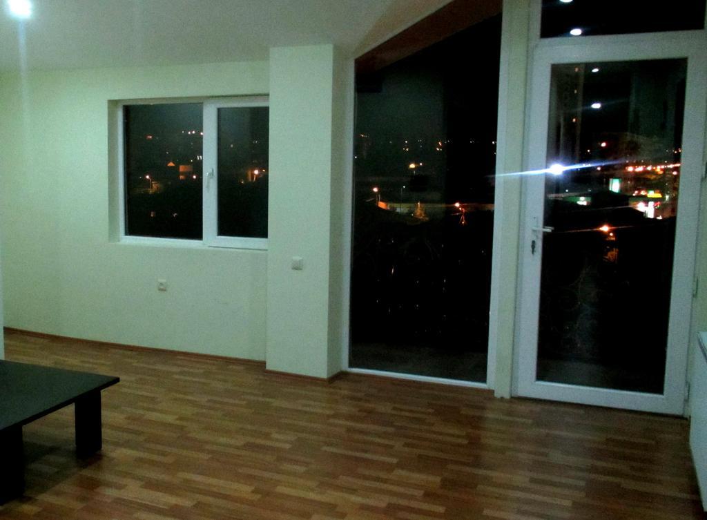 Max Comfort Hotel Кутаиси Экстерьер фото