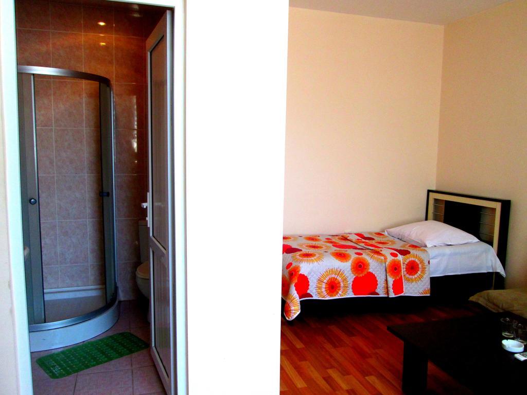 Max Comfort Hotel Кутаиси Экстерьер фото