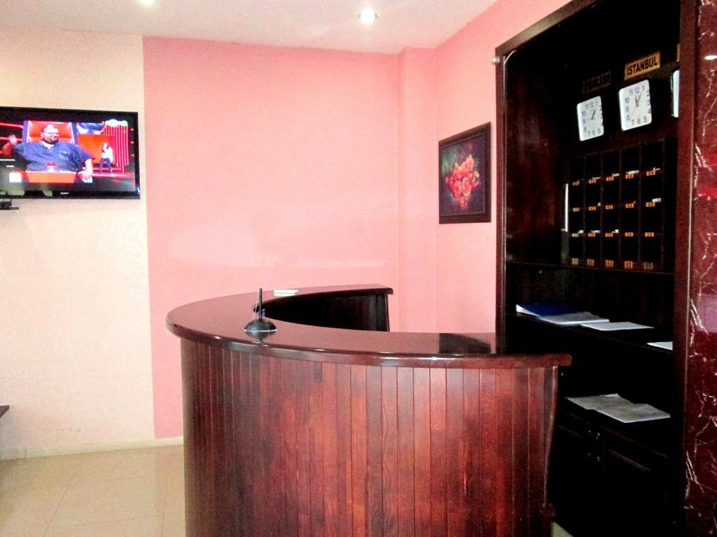 Max Comfort Hotel Кутаиси Экстерьер фото