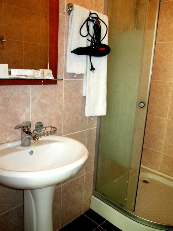 Max Comfort Hotel Кутаиси Номер фото