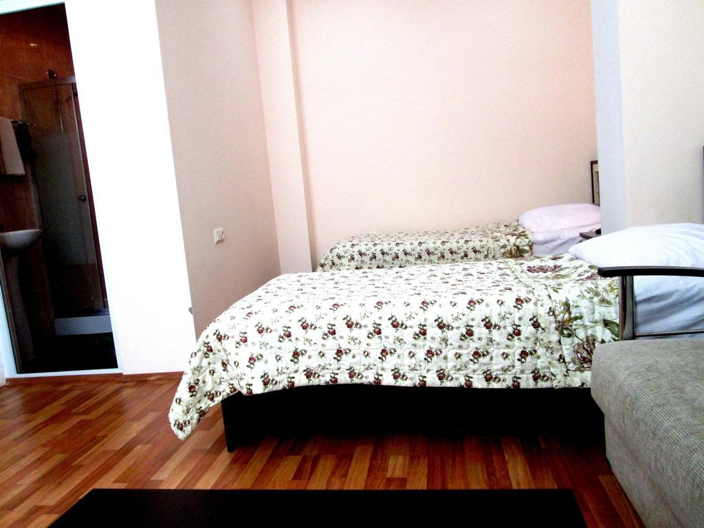 Max Comfort Hotel Кутаиси Экстерьер фото