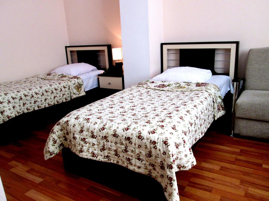 Max Comfort Hotel Кутаиси Экстерьер фото