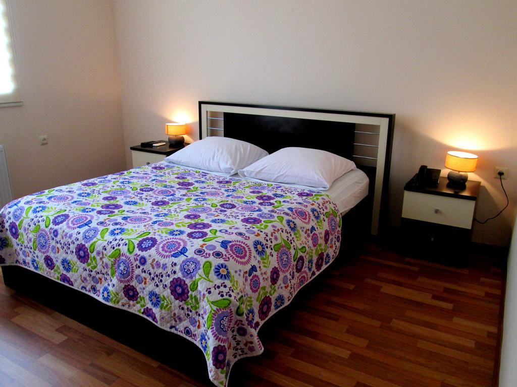Max Comfort Hotel Кутаиси Экстерьер фото