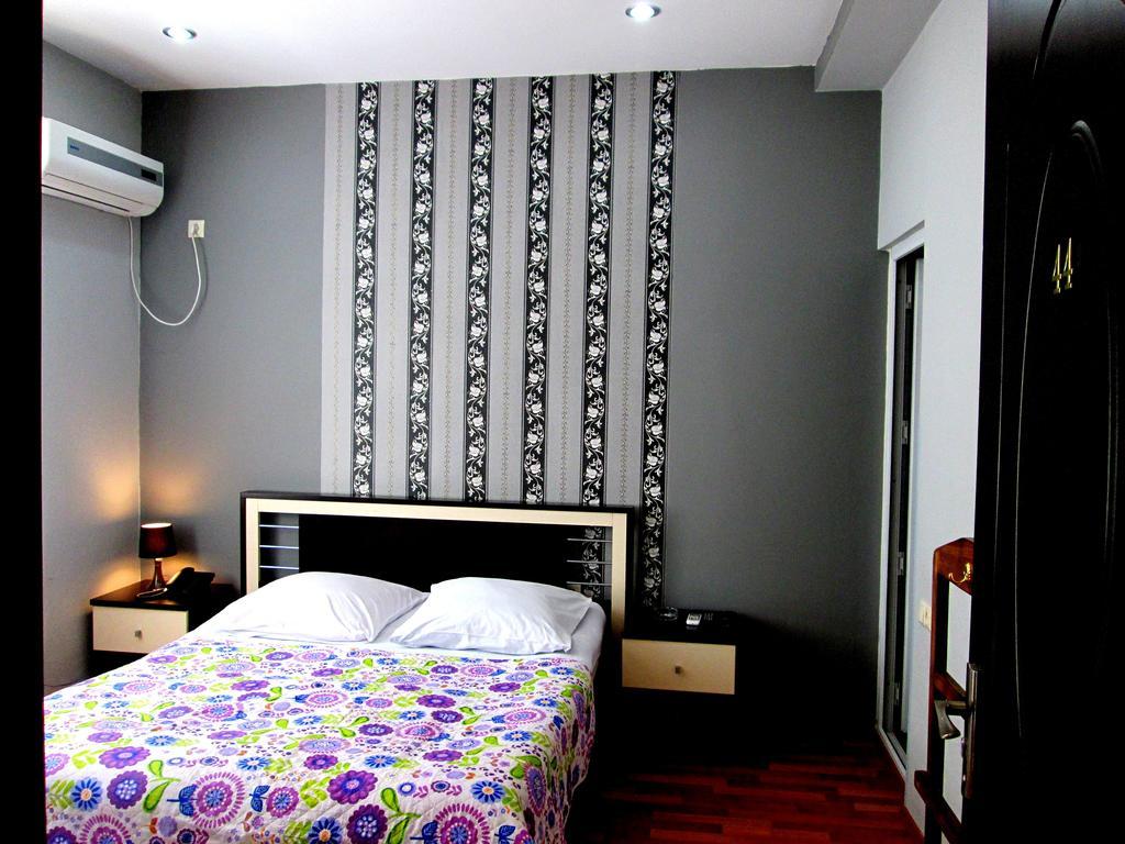 Max Comfort Hotel Кутаиси Номер фото