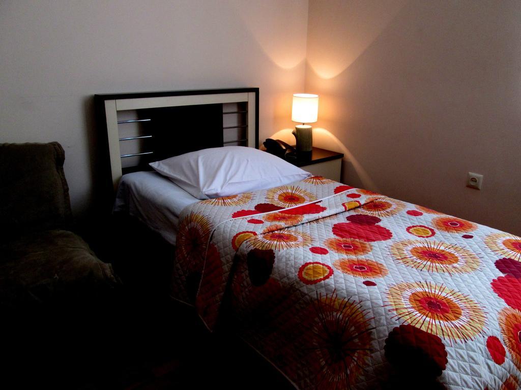 Max Comfort Hotel Кутаиси Номер фото