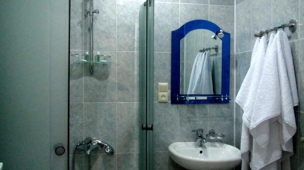 Max Comfort Hotel Кутаиси Экстерьер фото